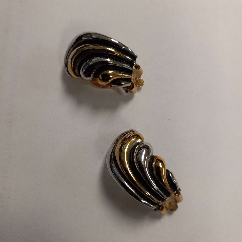 Vintage Domed Y2K Clip-On Earrings 1980-1990’s Design Era Imitation Silver Gold